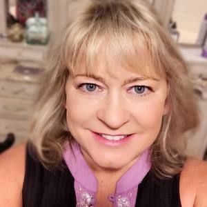 Meet your Posher, Deanna